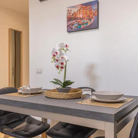 Casa Elegante Vicino Metro C 10 Fermate Da San Giovanni Διαμέρισμα