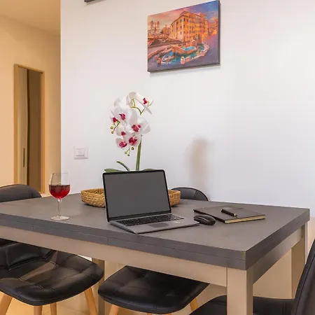 Moderno Con Terrazzo Esclusivo Self Check-in A 5 Min Dalla Metro C Appartement